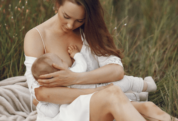 Femme allaitant son bebe combien de temps attendre apres un allaitement pour realiser une augmentation par protheses mammaires | Dr Aimard Lyon