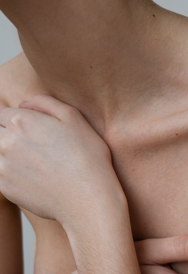 Bras et cou d une femme mamelons invagines | Dr Aimard Lyon