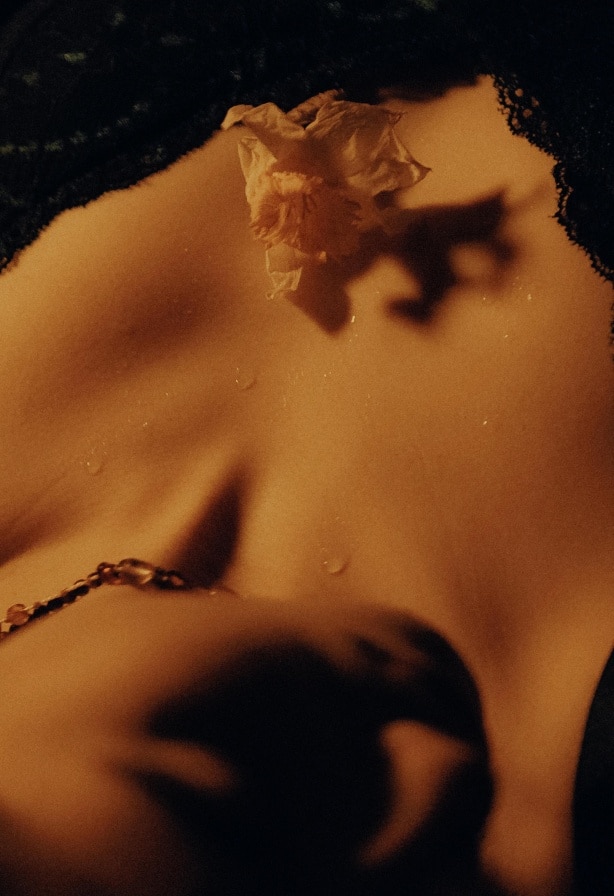 Une Tulipe sur la poitrine d une femme. reconstruction du sein | Dr Aimard Lyon